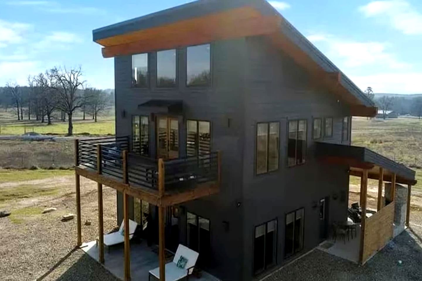 Modern Luxury Cabin with Game Room, Hot Tub & Fire Pit Near Beavers Bend, Broken Bow OK