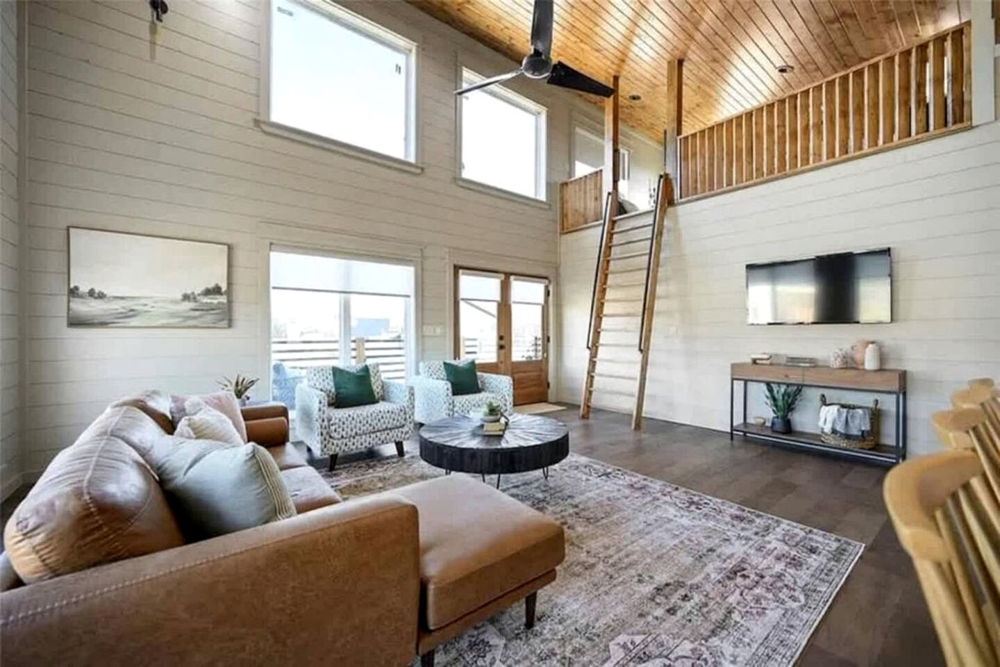 Modern Luxury Cabin with Game Room, Hot Tub & Fire Pit Near Beavers Bend, Broken Bow OK