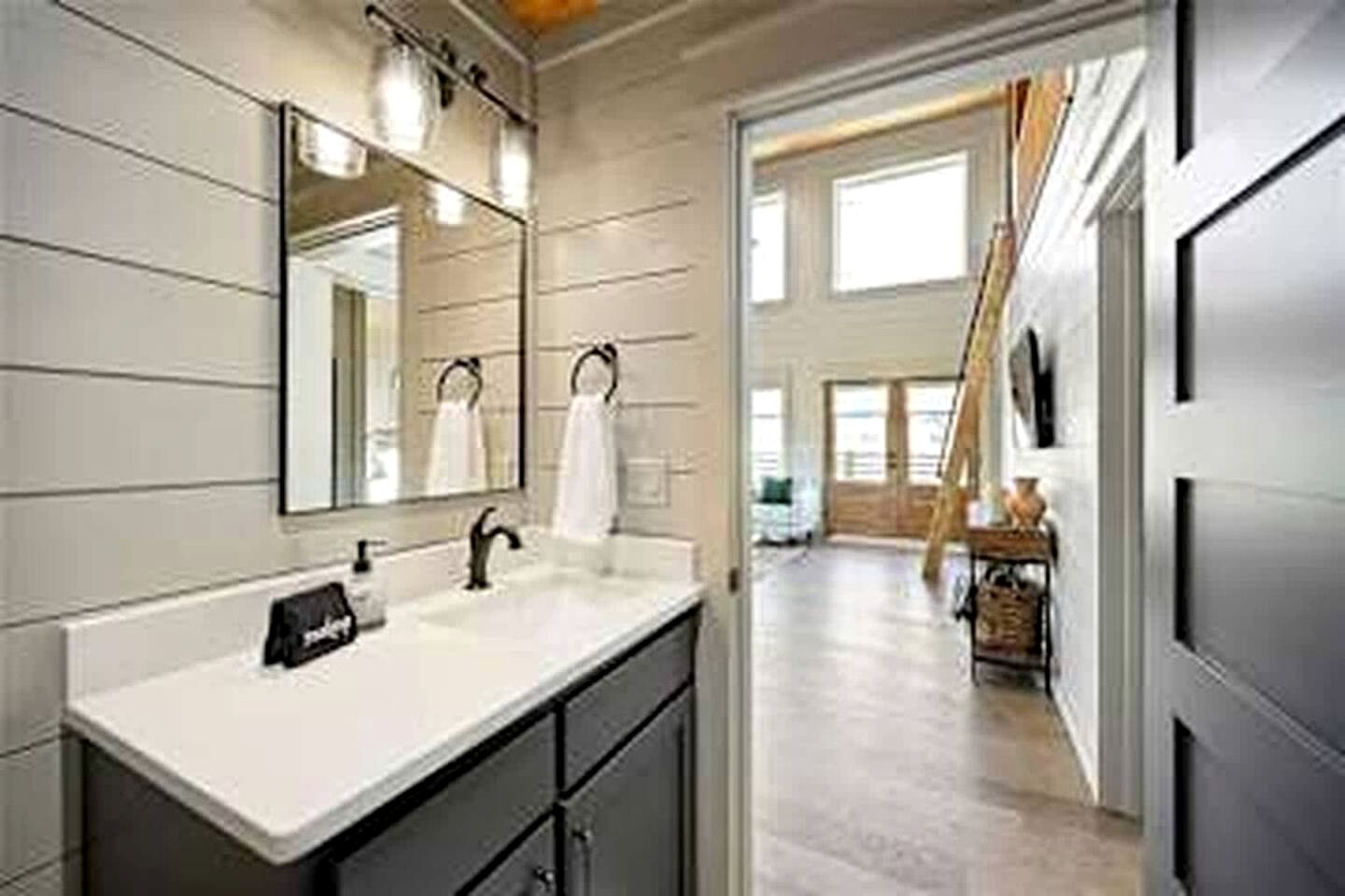 Modern Luxury Cabin with Game Room, Hot Tub & Fire Pit Near Beavers Bend, Broken Bow OK