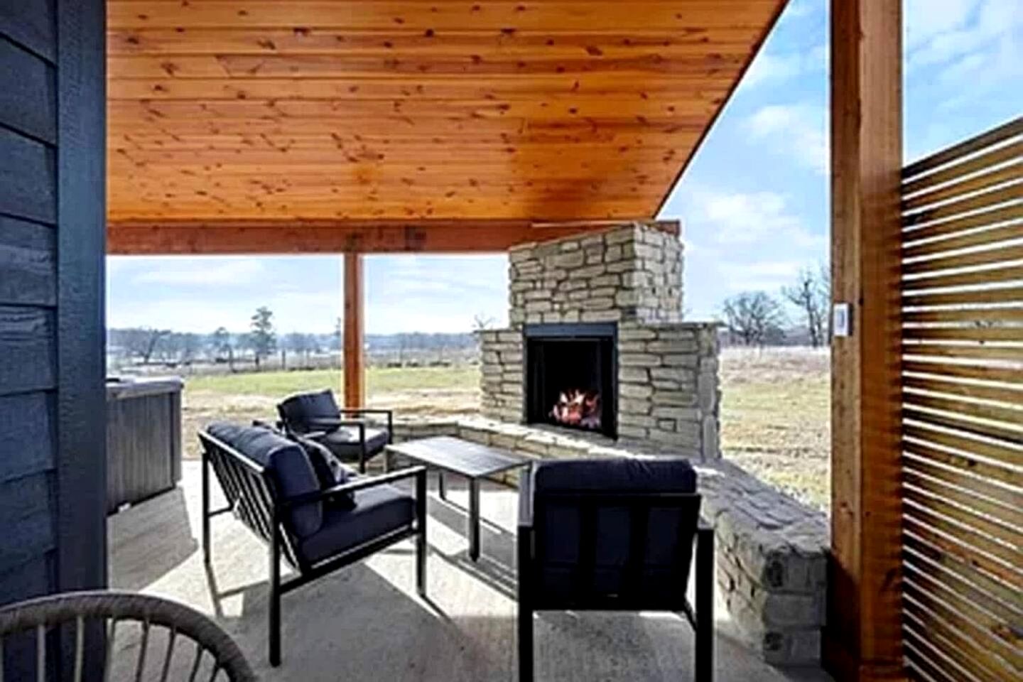 Modern Luxury Cabin with Game Room, Hot Tub & Fire Pit Near Beavers Bend, Broken Bow OK