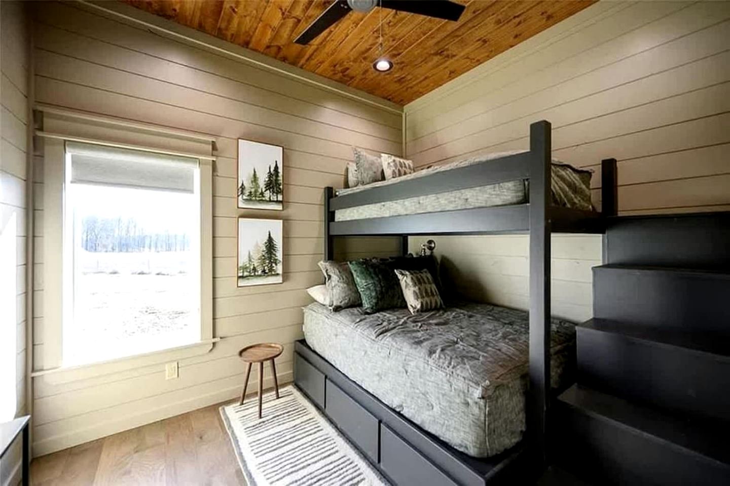 Modern Luxury Cabin with Game Room, Hot Tub & Fire Pit Near Beavers Bend, Broken Bow OK