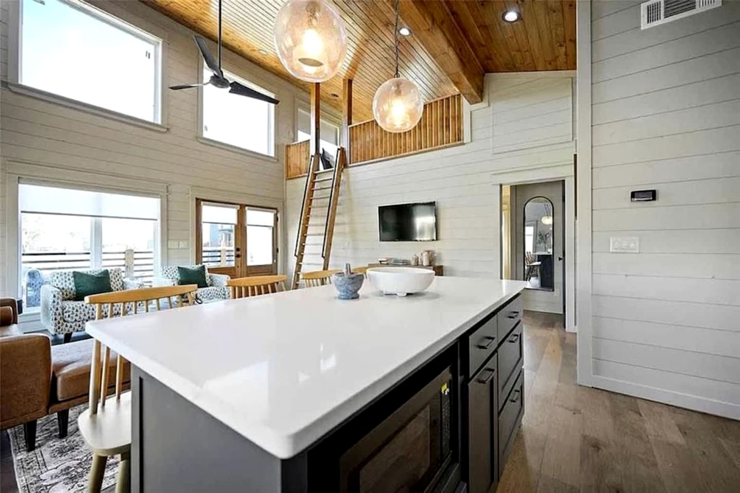 Modern Luxury Cabin with Game Room, Hot Tub & Fire Pit Near Beavers Bend, Broken Bow OK