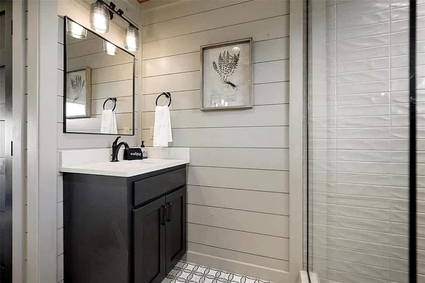 Modern Luxury Cabin with Game Room, Hot Tub & Fire Pit Near Beavers Bend, Broken Bow OK