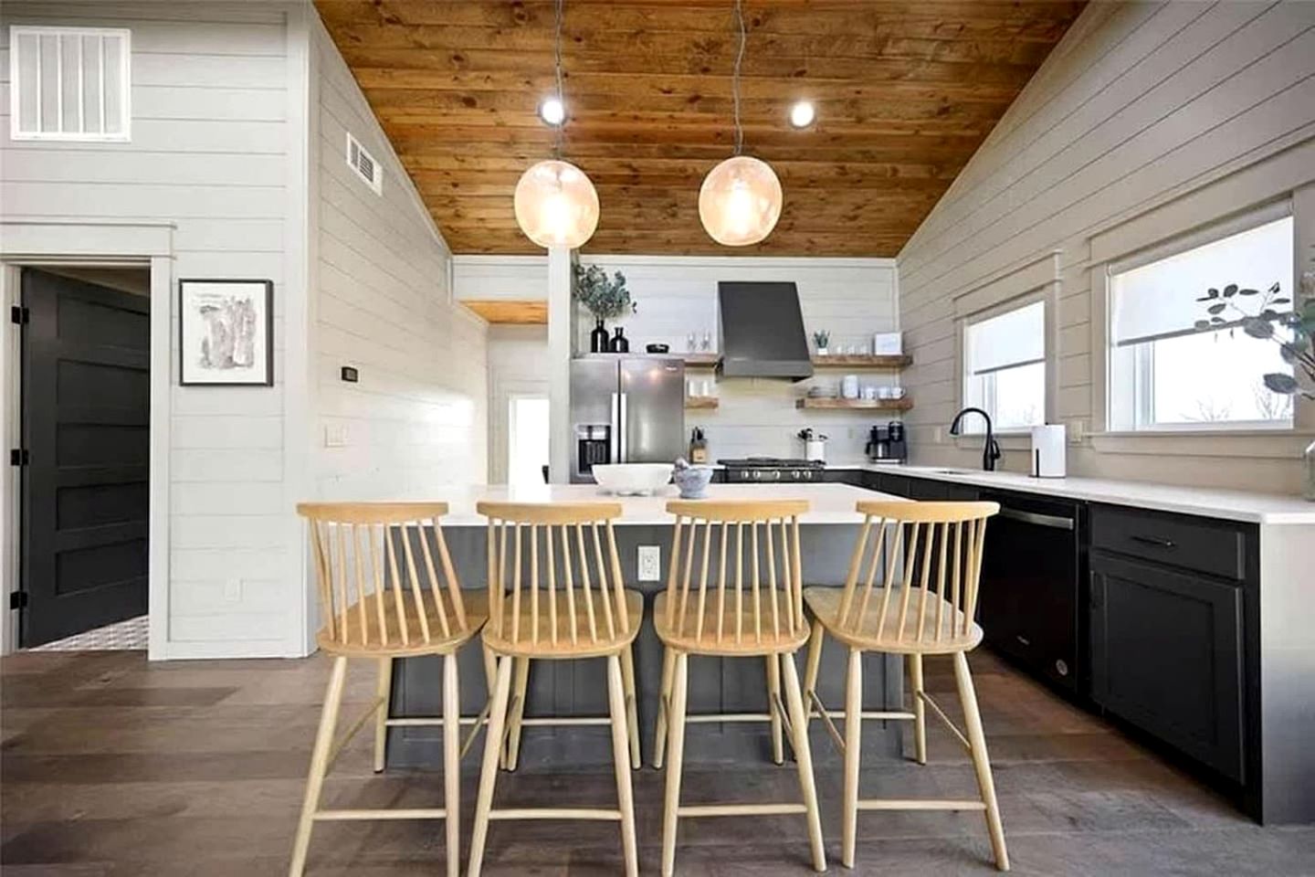 Modern Luxury Cabin with Game Room, Hot Tub & Fire Pit Near Beavers Bend, Broken Bow OK