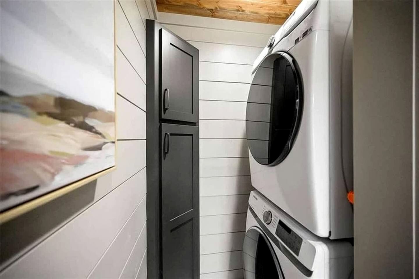 Modern Luxury Cabin with Game Room, Hot Tub & Fire Pit Near Beavers Bend, Broken Bow OK