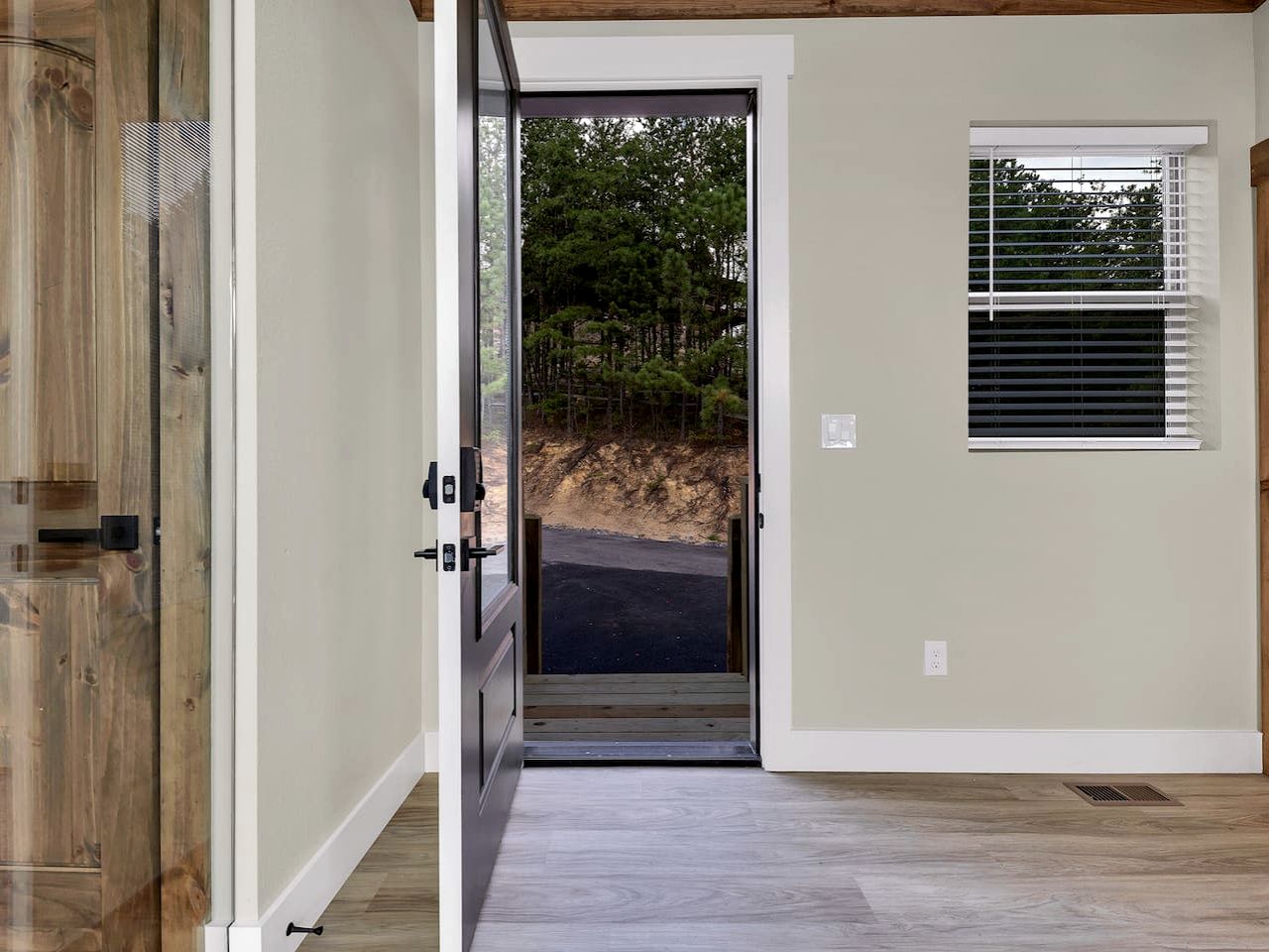 Modern Mountain-Top Chalet with Glass-Wall Views near Dollywood in Pigeon Forge, Tennessee