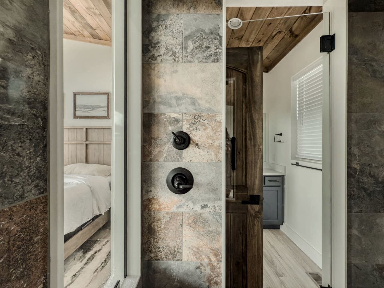 Modern Mountain-Top Chalet with Glass-Wall Views near Dollywood in Pigeon Forge, Tennessee