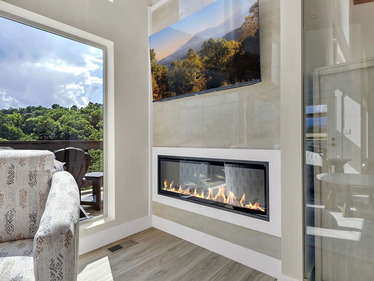 Modern Mountain-Top Chalet with Glass-Wall Views near Dollywood in Pigeon Forge, Tennessee