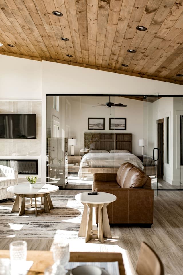 Modern Mountain-Top Chalet with Glass-Wall Views near Dollywood in Pigeon Forge, Tennessee