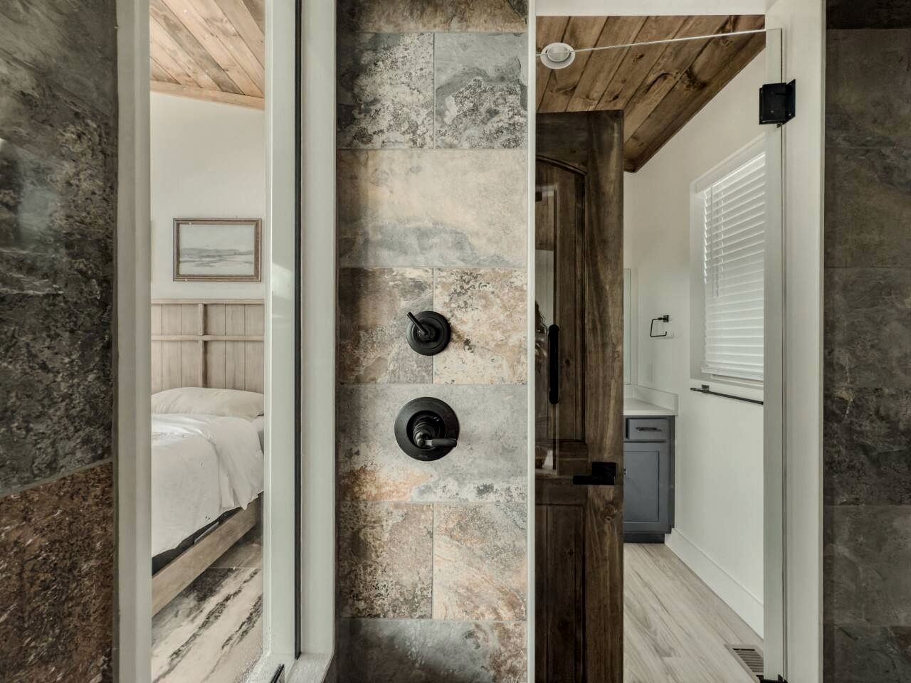 Modern Mountain-Top Chalet with Glass-Wall Views near Dollywood in Pigeon Forge, Tennessee