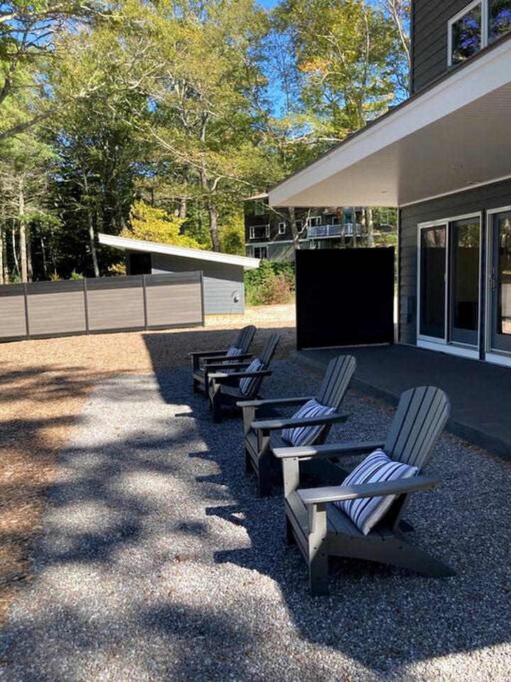 Chic Cottage with Panoramic Lake and Nature Views in Maine