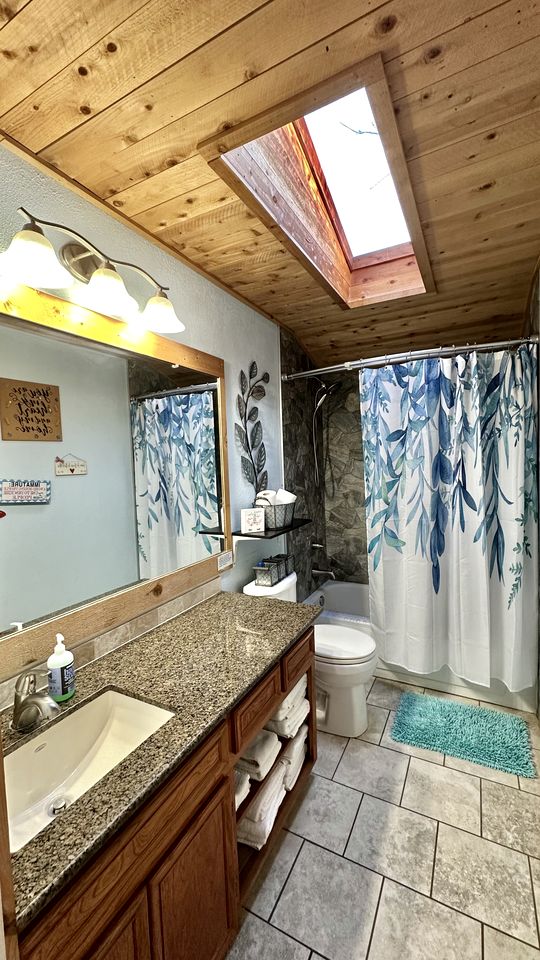Modern Riverfront Cabin Perfect for Water Activities in Texas