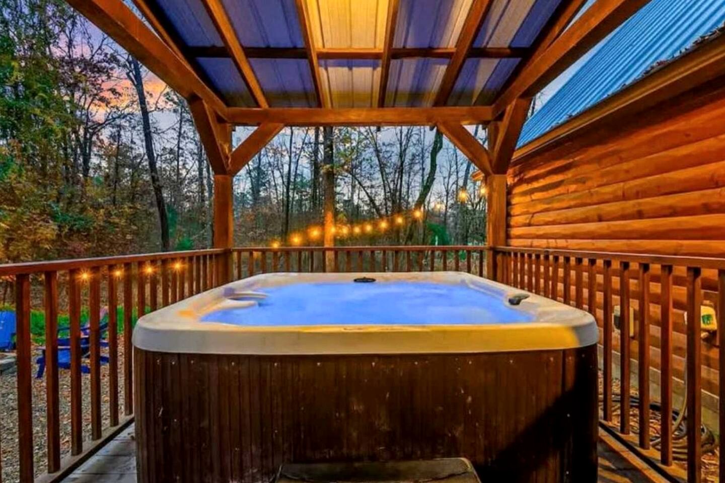 Modern Rustic Cabin with Hot Tub & Loft, Near Shops in Broken Bow, OK
