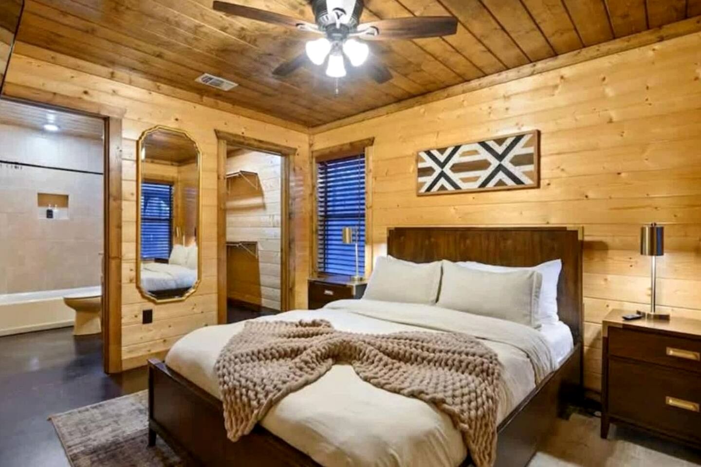 Modern Rustic Cabin with Hot Tub & Loft, Near Shops in Broken Bow, OK
