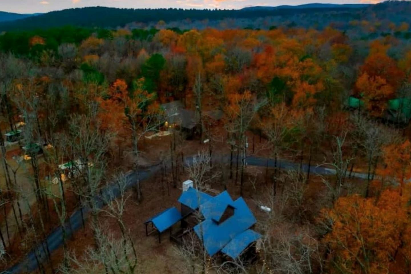 Modern Rustic Cabin with Hot Tub & Loft, Near Shops in Broken Bow, OK