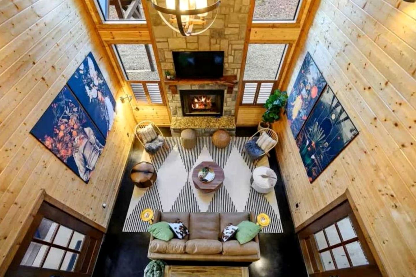 Modern Rustic Cabin with Hot Tub & Loft, Near Shops in Broken Bow, OK