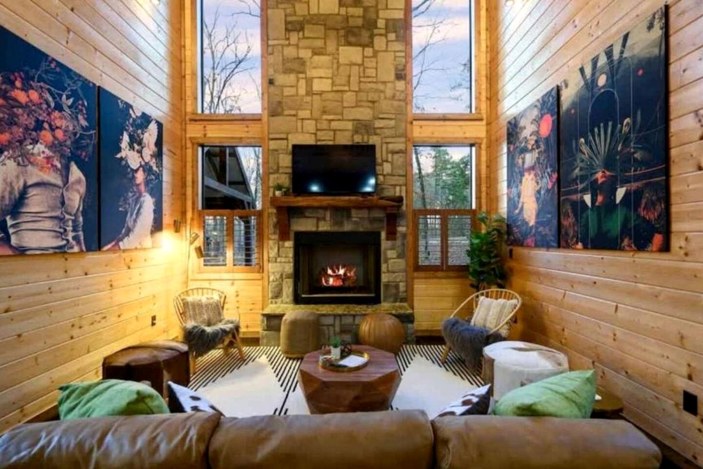 Modern Rustic Cabin with Hot Tub & Loft, Near Shops in Broken Bow, OK