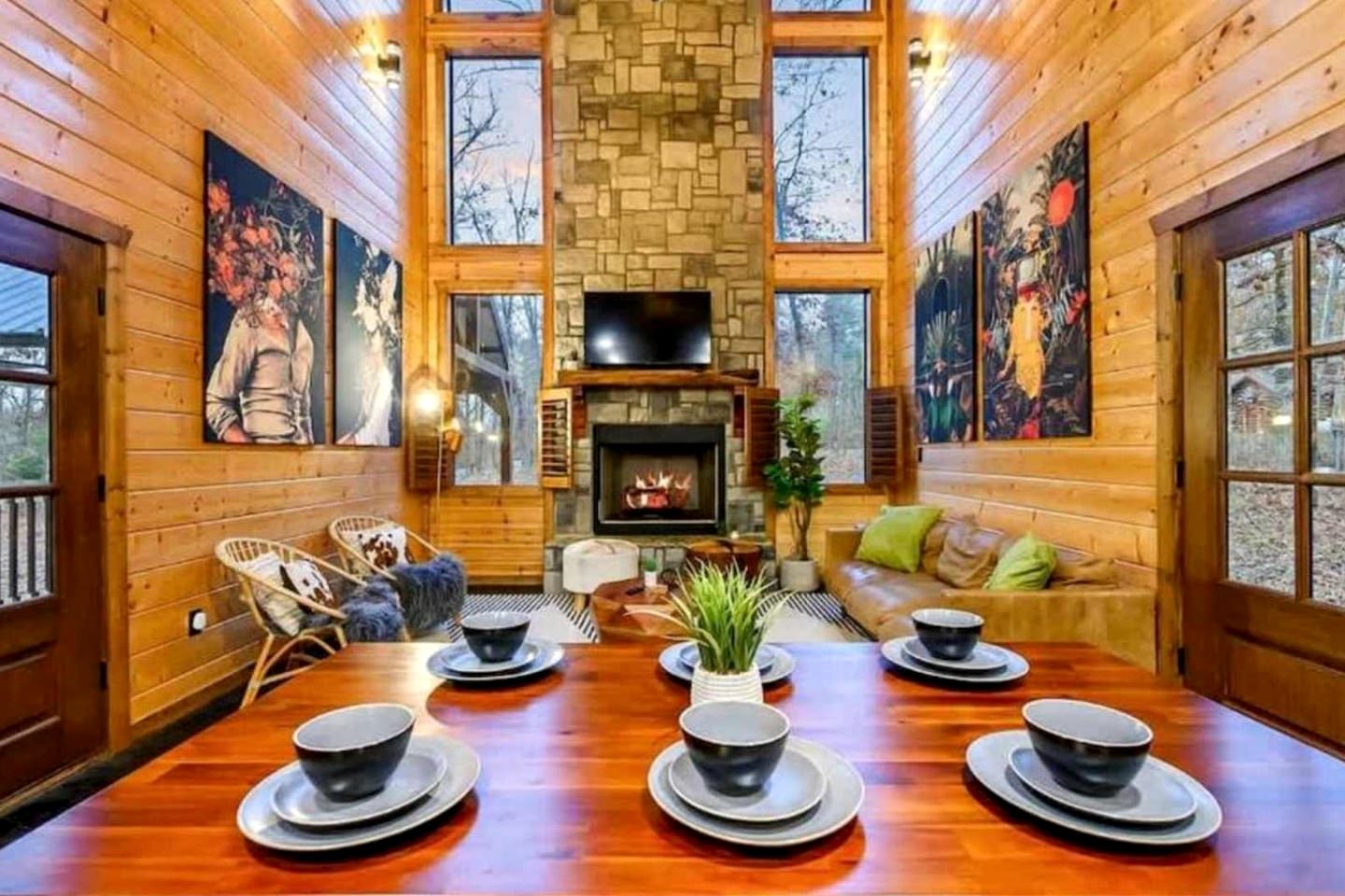 Modern Rustic Cabin with Hot Tub & Loft, Near Shops in Broken Bow, OK