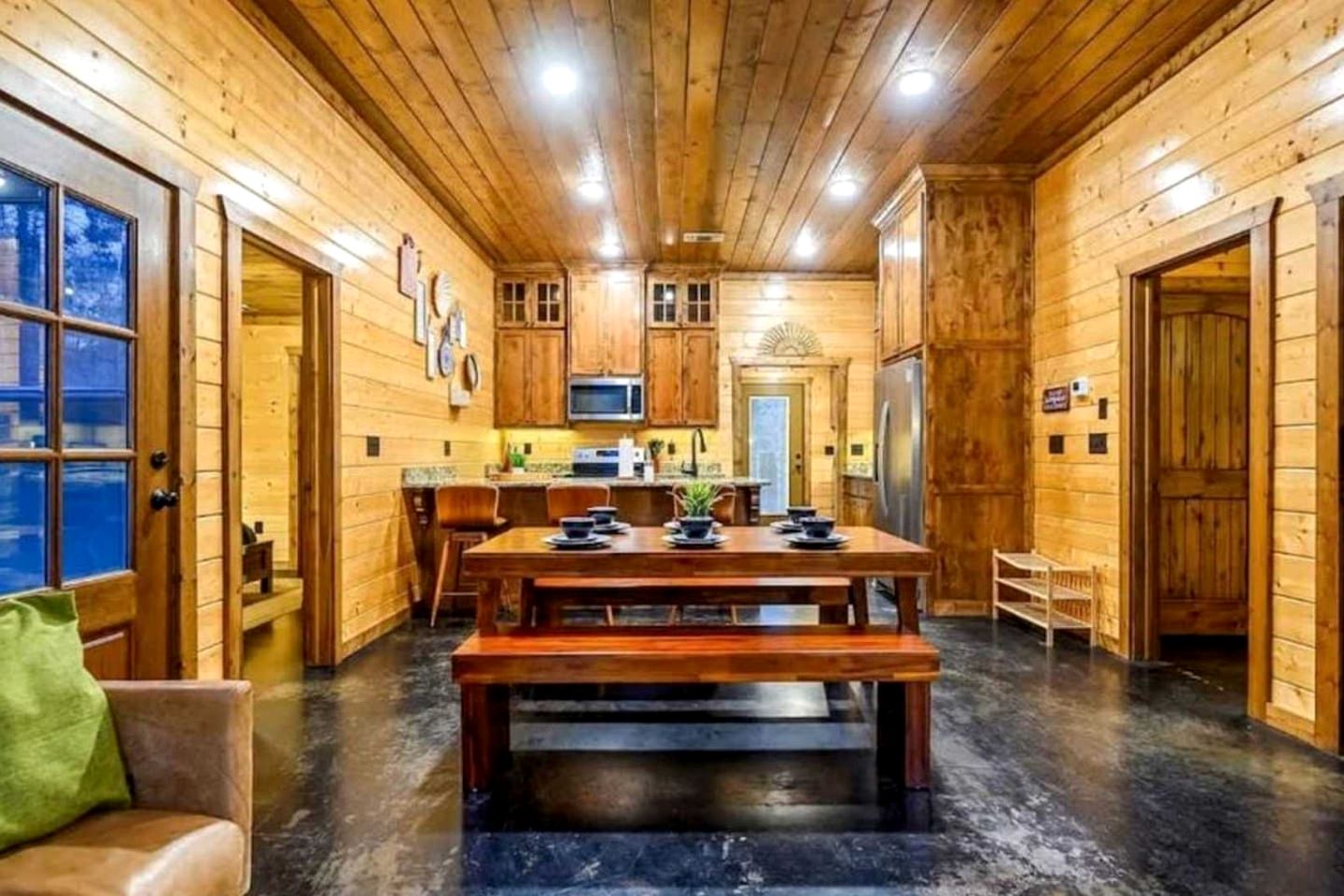 Modern Rustic Cabin with Hot Tub & Loft, Near Shops in Broken Bow, OK