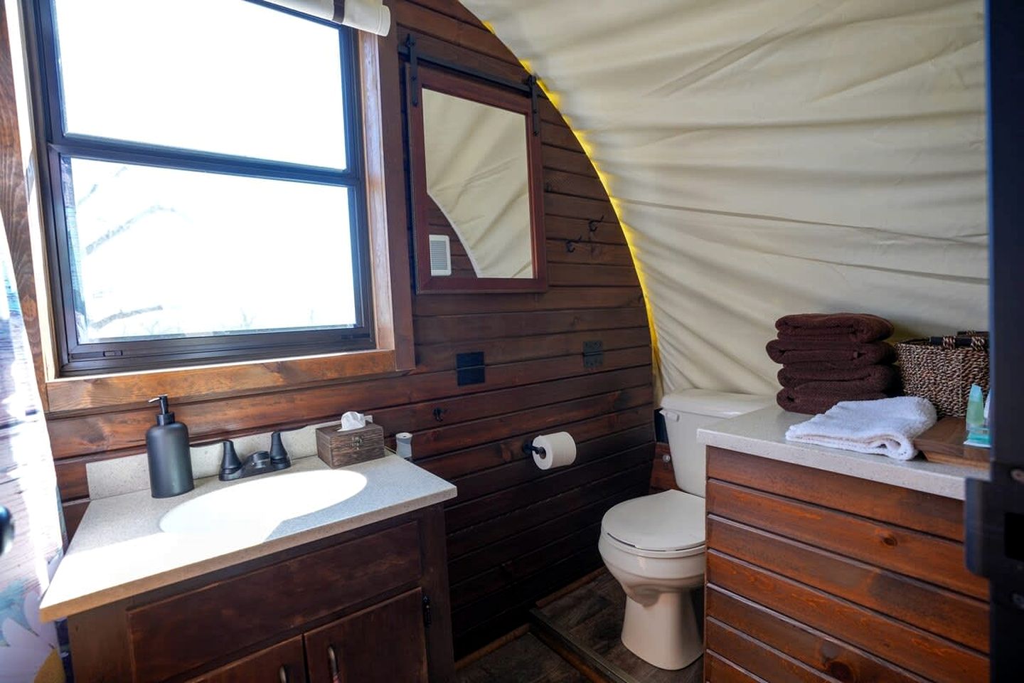 Gorgeous Caravan with Barbecue and Stunning Countryside Sights in Chilton, Texas