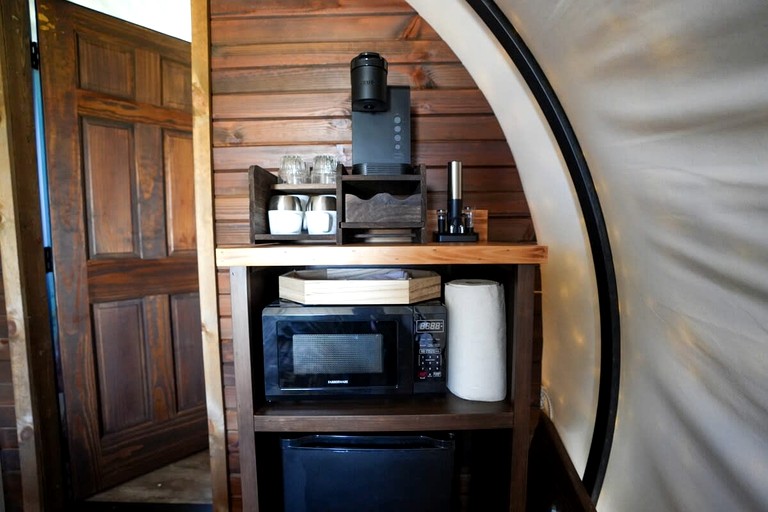 Caravans (United States of America, Chilton, Texas)