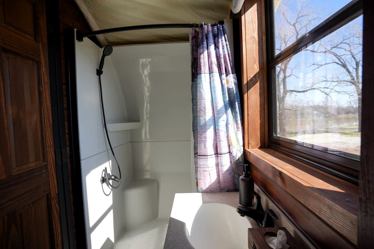 Gorgeous Caravan with Barbecue and Stunning Countryside Sights in Chilton, Texas