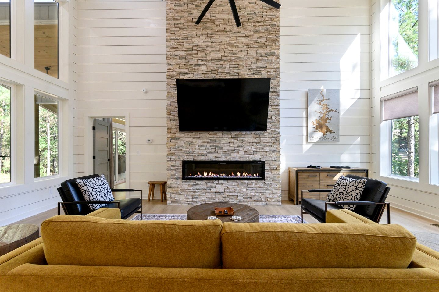 Modern Secluded Cabin with Hot Tub and Fire Pit in Broken Bow, Oklahoma
