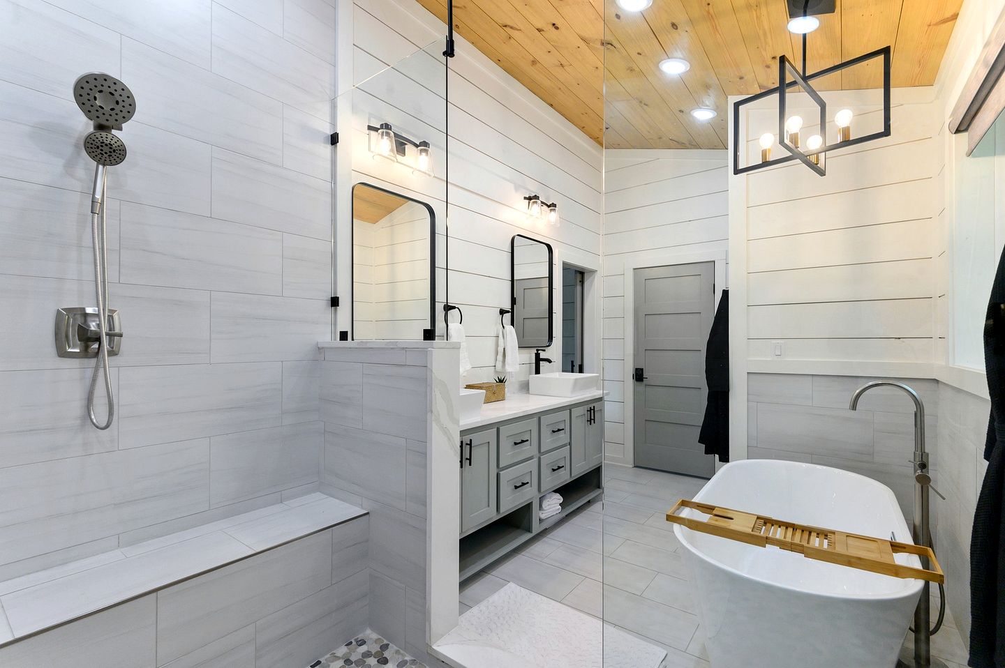 Modern Secluded Cabin with Hot Tub and Fire Pit in Broken Bow, Oklahoma