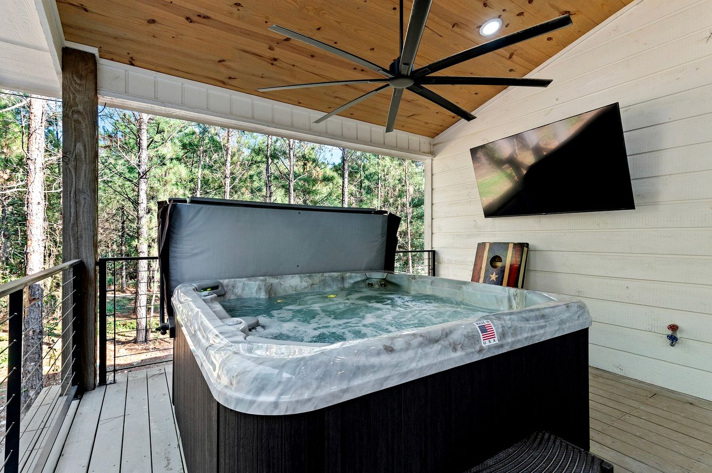 Modern Secluded Cabin with Hot Tub and Fire Pit in Broken Bow, Oklahoma