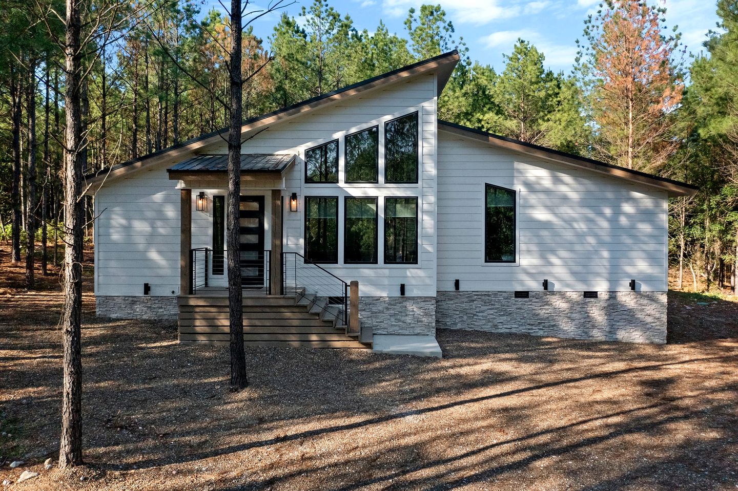 Modern Secluded Cabin with Hot Tub and Fire Pit in Broken Bow, Oklahoma