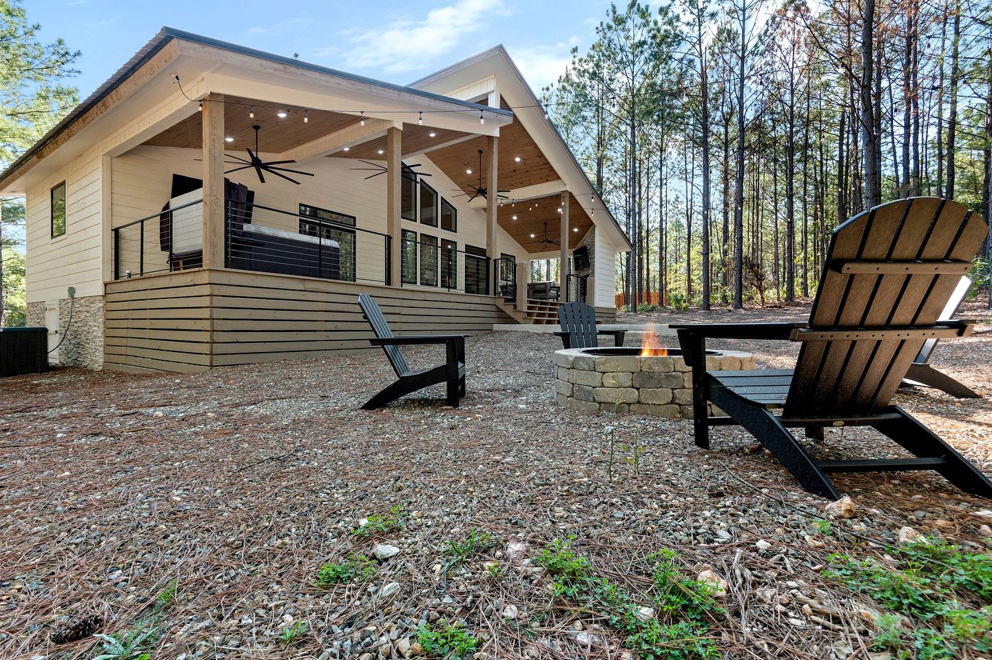 Modern Secluded Cabin with Hot Tub and Fire Pit in Broken Bow, Oklahoma