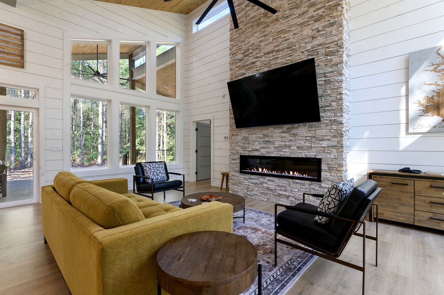 Modern Secluded Cabin with Hot Tub and Fire Pit in Broken Bow, Oklahoma