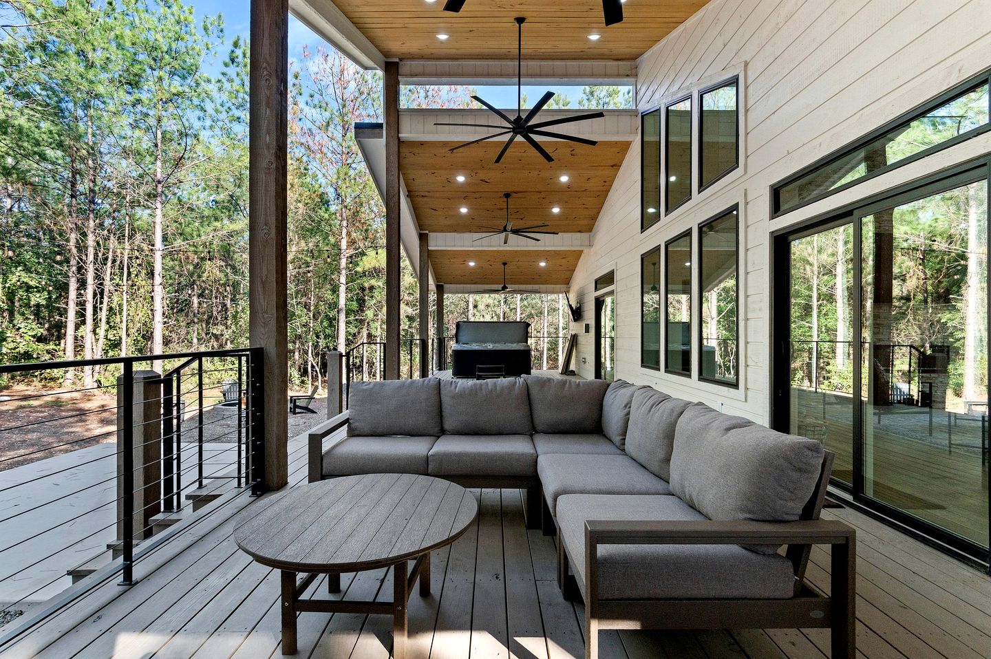 Modern Secluded Cabin with Hot Tub and Fire Pit in Broken Bow, Oklahoma