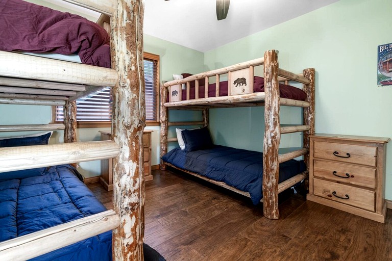 Cabins (United States of America, Big Bear Lake, California)