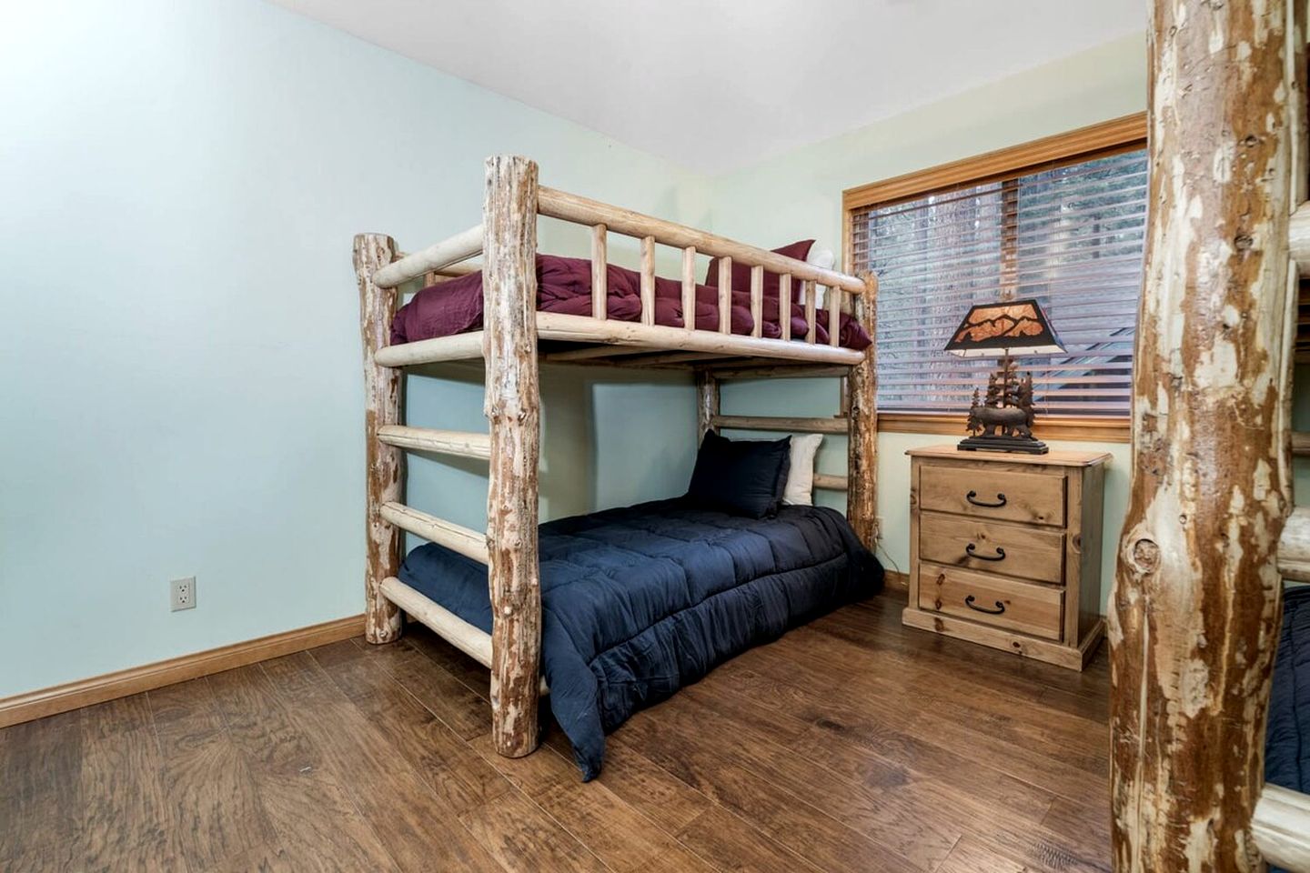 Comfy Cabin with Outdoor Living Space with Spa in Big Bear Lake