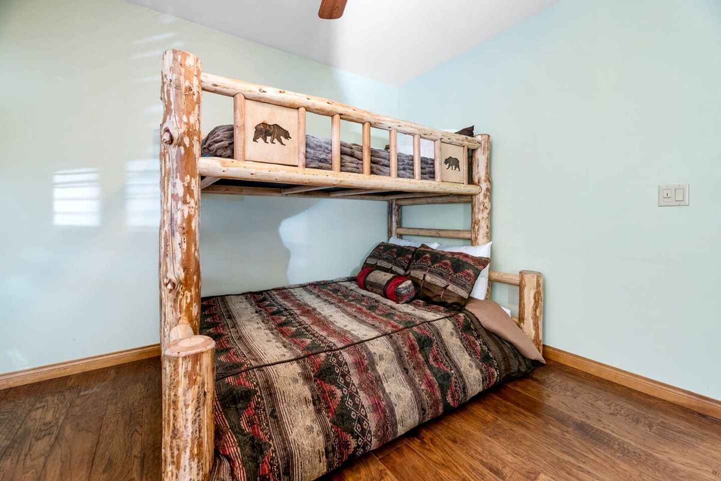 Comfy Cabin with Outdoor Living Space with Spa in Big Bear Lake