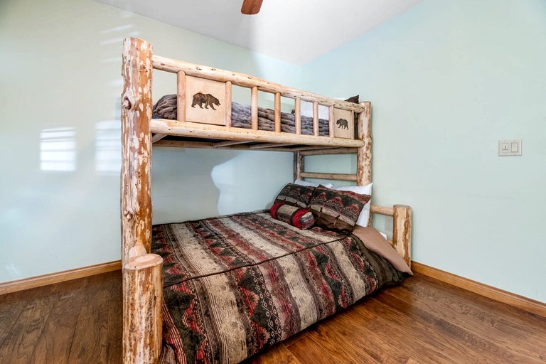 Cabins (United States of America, Big Bear Lake, California)