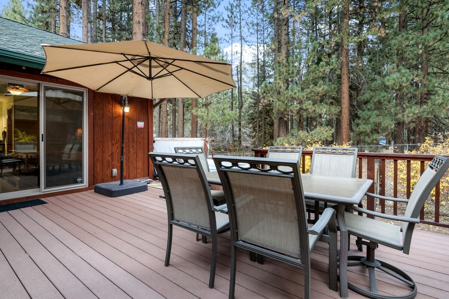 Comfy Cabin with Outdoor Living Space with Spa in Big Bear Lake