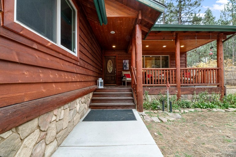 Cabins (United States of America, Big Bear Lake, California)