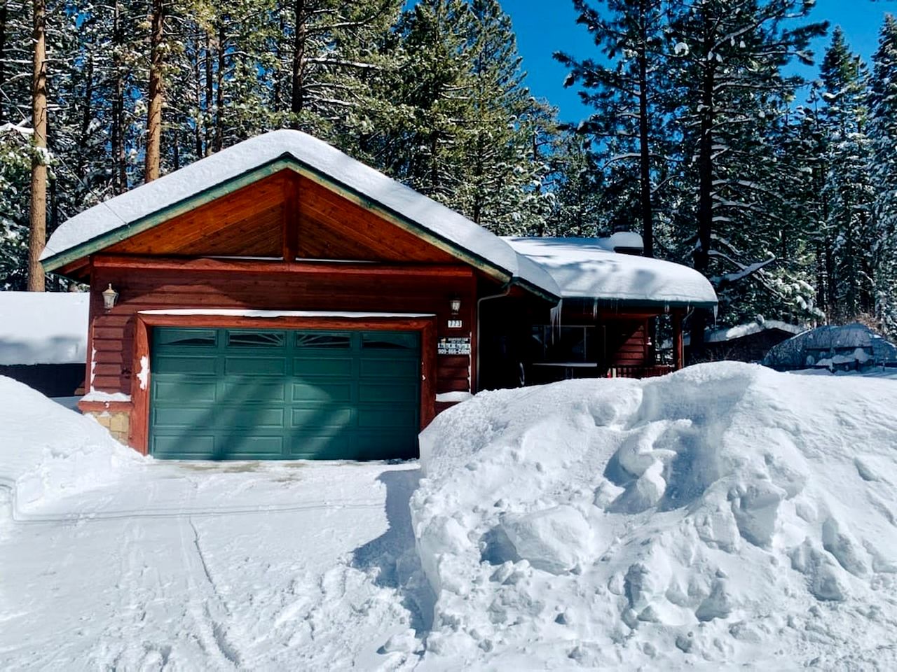 Comfy Cabin with Outdoor Living Space with Spa in Big Bear Lake