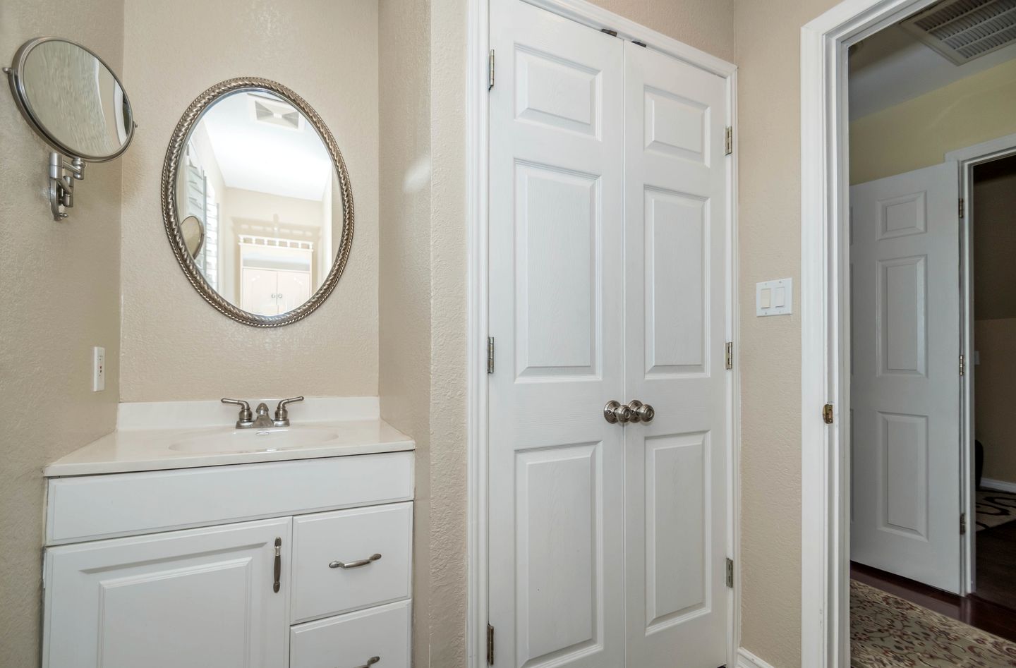 Modern Texas Hill Country Suite Rental for Four near San Antonio