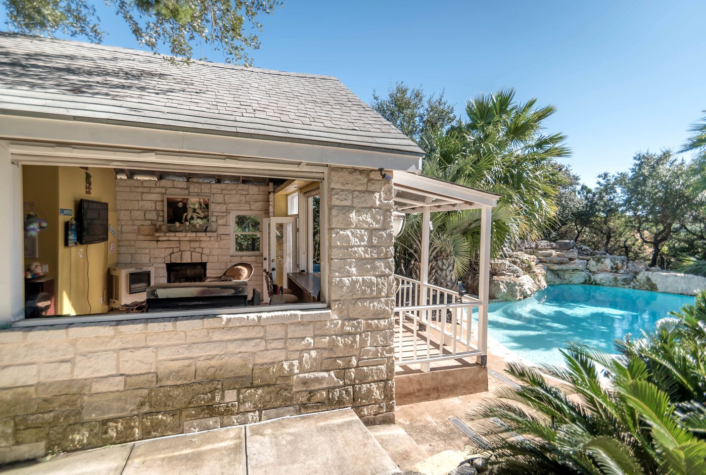 Modern Texas Hill Country Suite Rental for Four near San Antonio