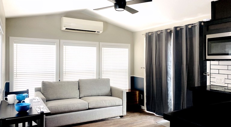 Cabins (United States of America, Lone Pine, California)