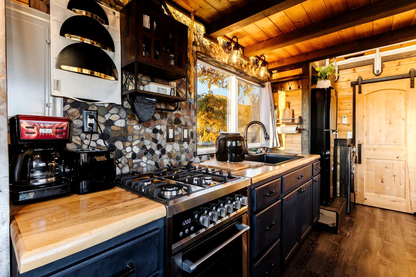 Pet-Friendly Modern Tiny Home with Red Rock Views & Private Deck Near Zion National Park, Apple Valley Utah