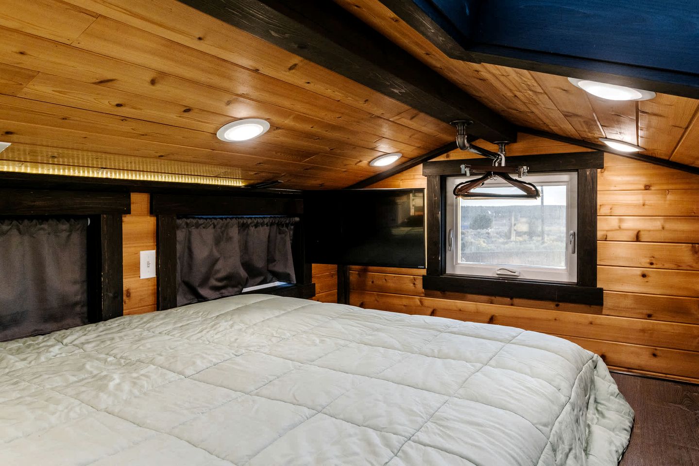 Pet-Friendly Modern Tiny Home with Red Rock Views & Private Deck Near Zion National Park, Apple Valley Utah