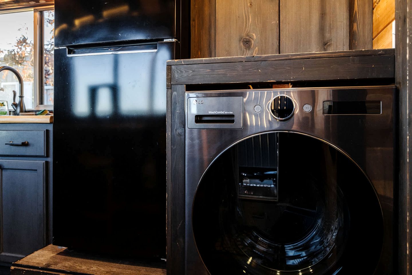 Pet-Friendly Modern Tiny Home with Red Rock Views & Private Deck Near Zion National Park, Apple Valley Utah