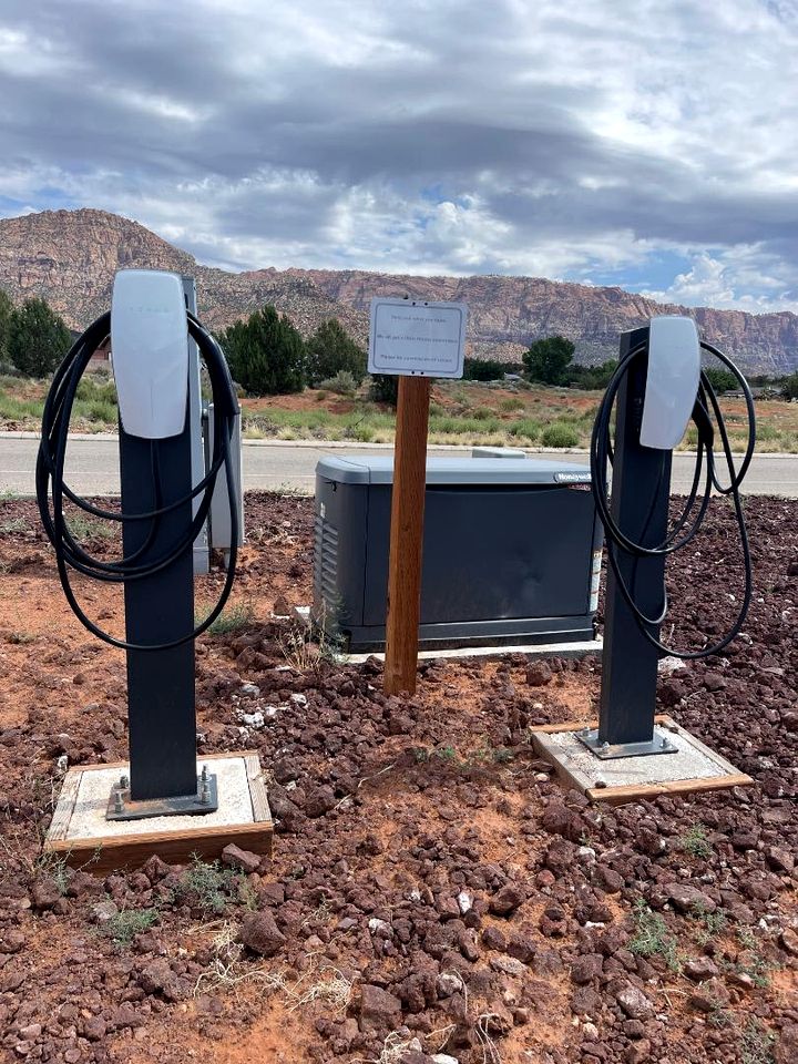 Pet-Friendly Modern Tiny Home with Red Rock Views & Private Deck Near Zion National Park, Apple Valley Utah