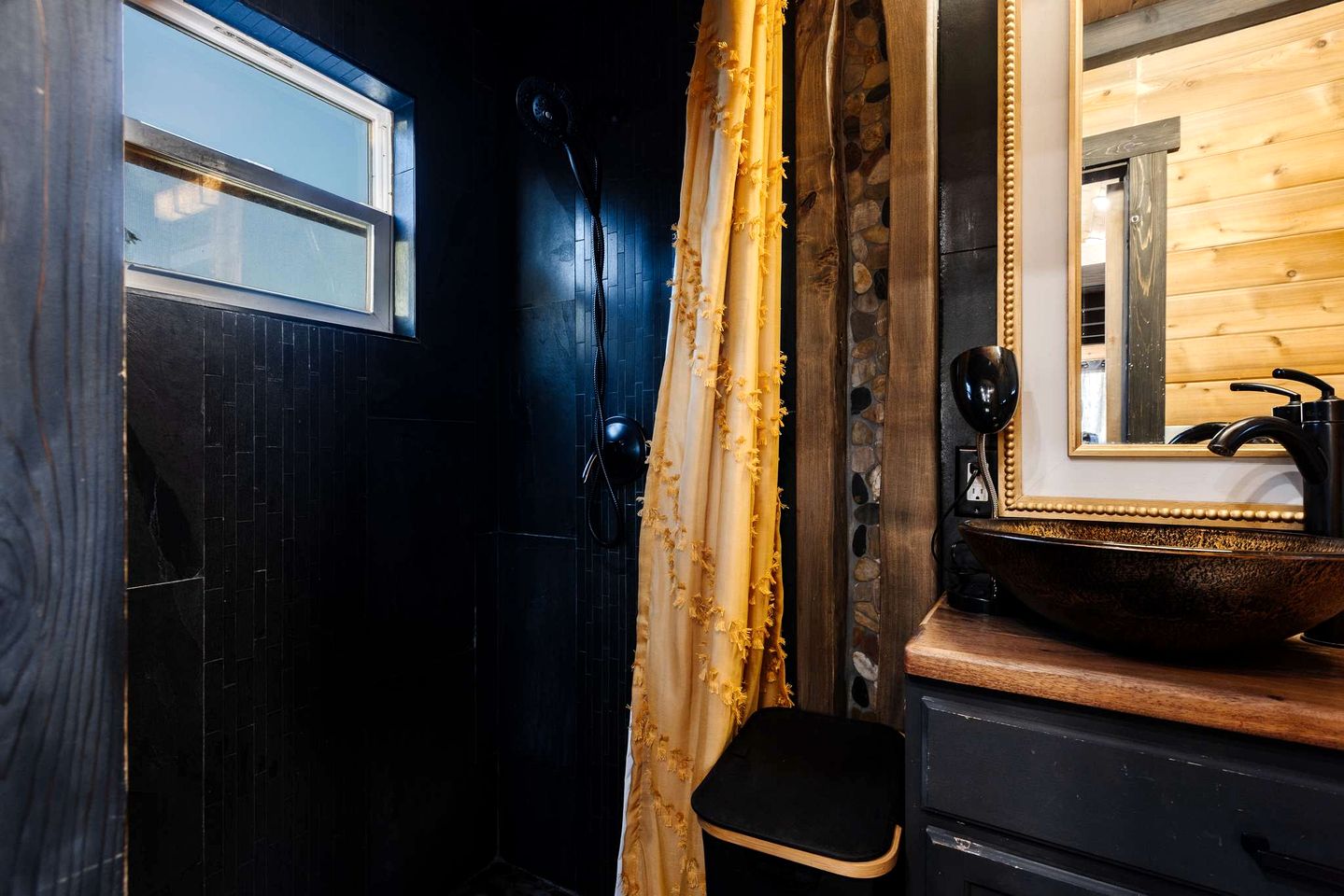 Pet-Friendly Modern Tiny Home with Red Rock Views & Private Deck Near Zion National Park, Apple Valley Utah