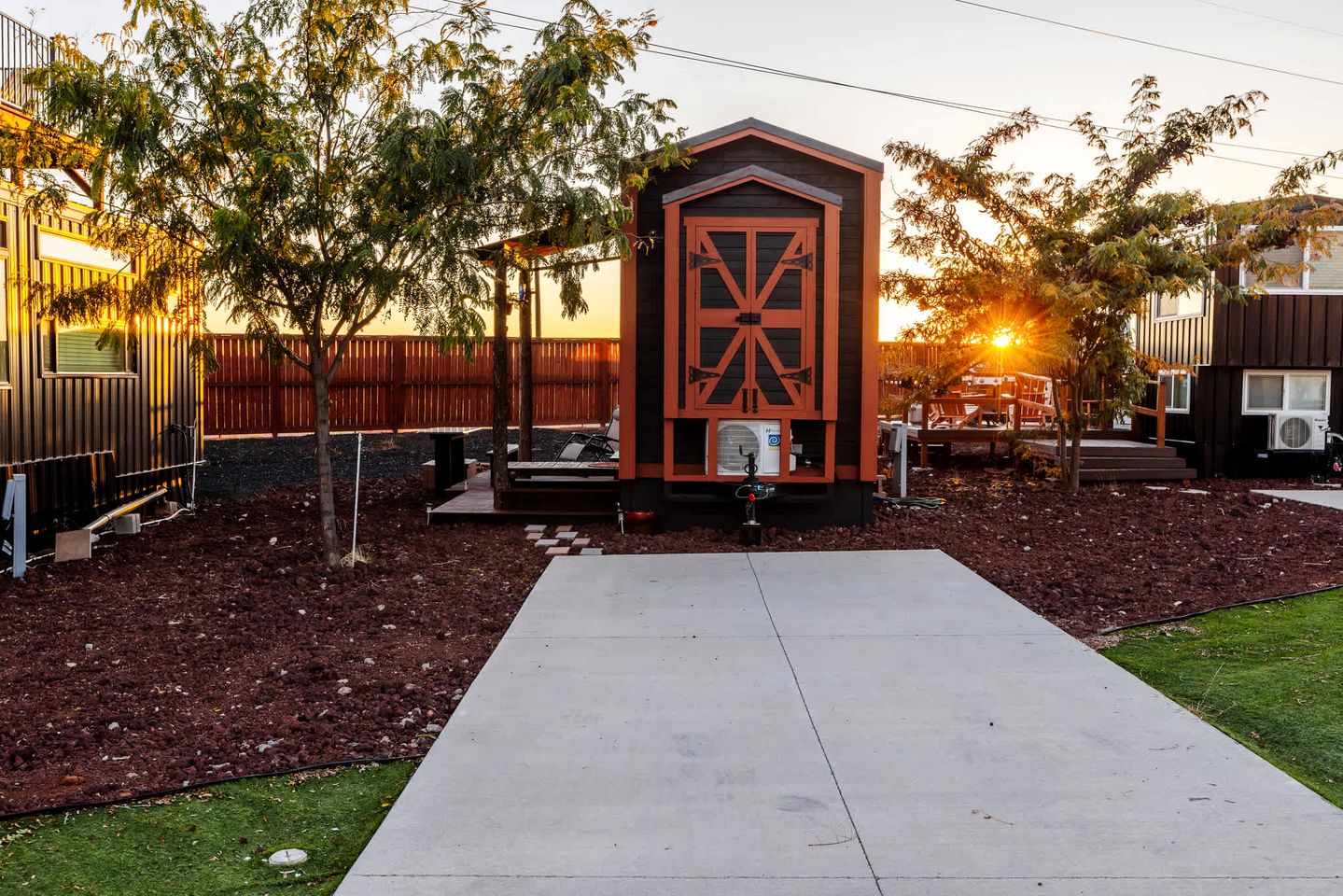 Pet-Friendly Modern Tiny Home with Red Rock Views & Private Deck Near Zion National Park, Apple Valley Utah