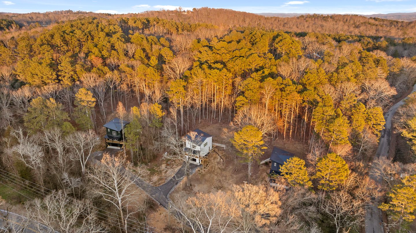 Modern Trio of Cottages Perfect for Large Family Groups in Chickamauga, Georgia